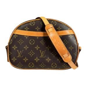 LOUIS VUITTON Authentic Brown Monogram Canvas Shoulder Bag